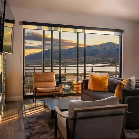 Million-Dollar Views, Luxury Stay Near Park City